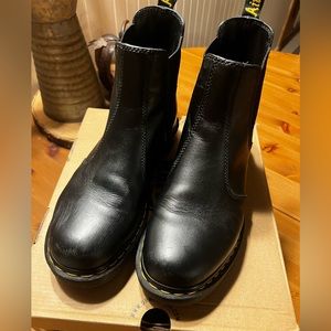 Doc Martens Women’s Napa Leather Chelsea Boots size 10.